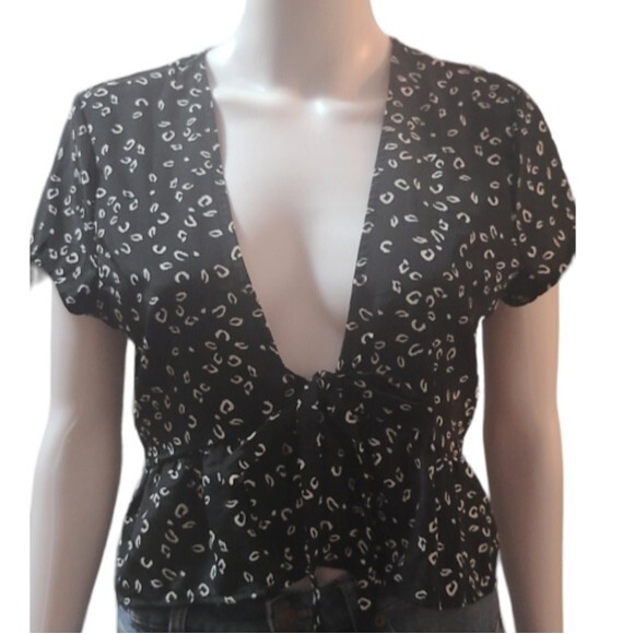 Dippin' Daisys Black / White Leopard Swim Top medium - Picture 2 of 9